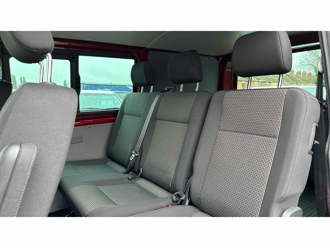 Volkswagen Transporter T32 Kombi Highline SWB 150 PS 2.0 TDI 6sp Manual