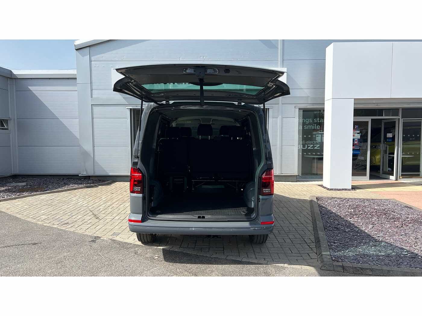 Volkswagen Transporter T32 Swb Diese 2.0 BiTDI 204 Highline Kombi Van DSG