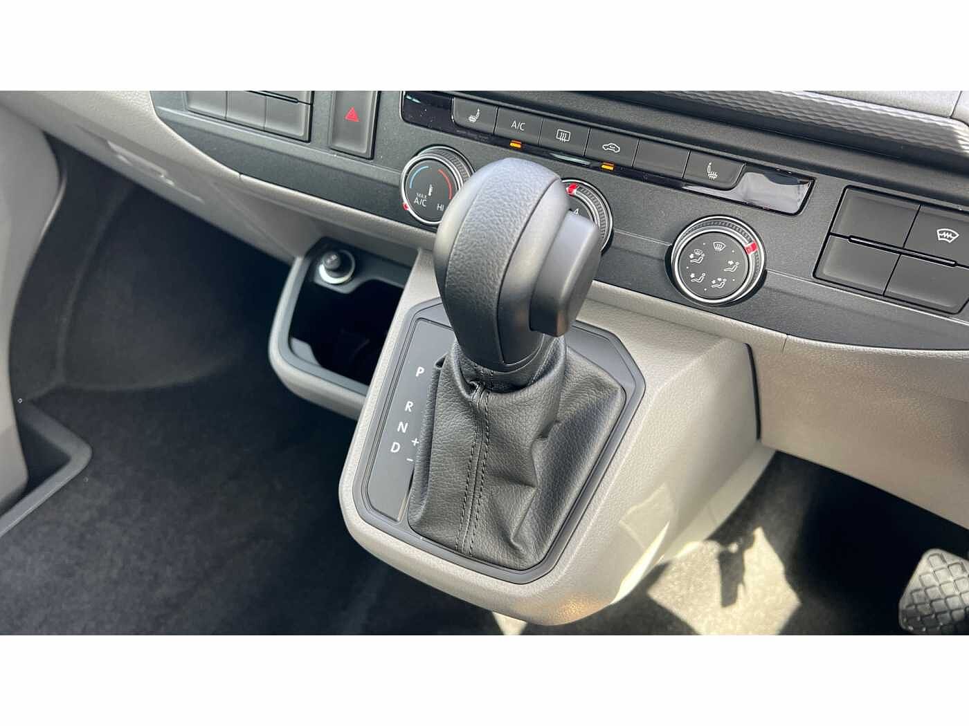Volkswagen Transporter T32 Swb Diese 2.0 BiTDI 204 Highline Kombi Van DSG