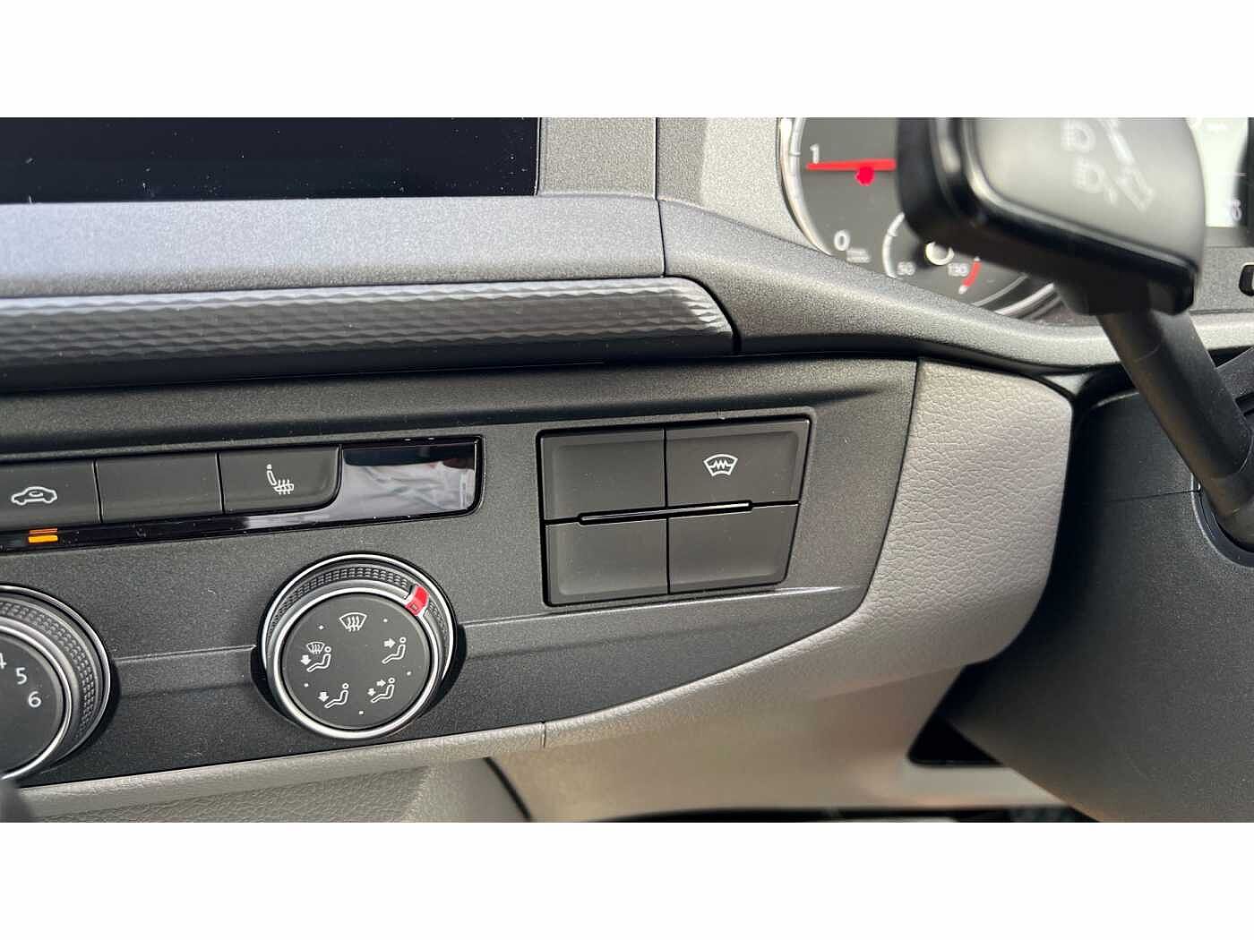 Volkswagen Transporter T32 Swb Diese 2.0 BiTDI 204 Highline Kombi Van DSG