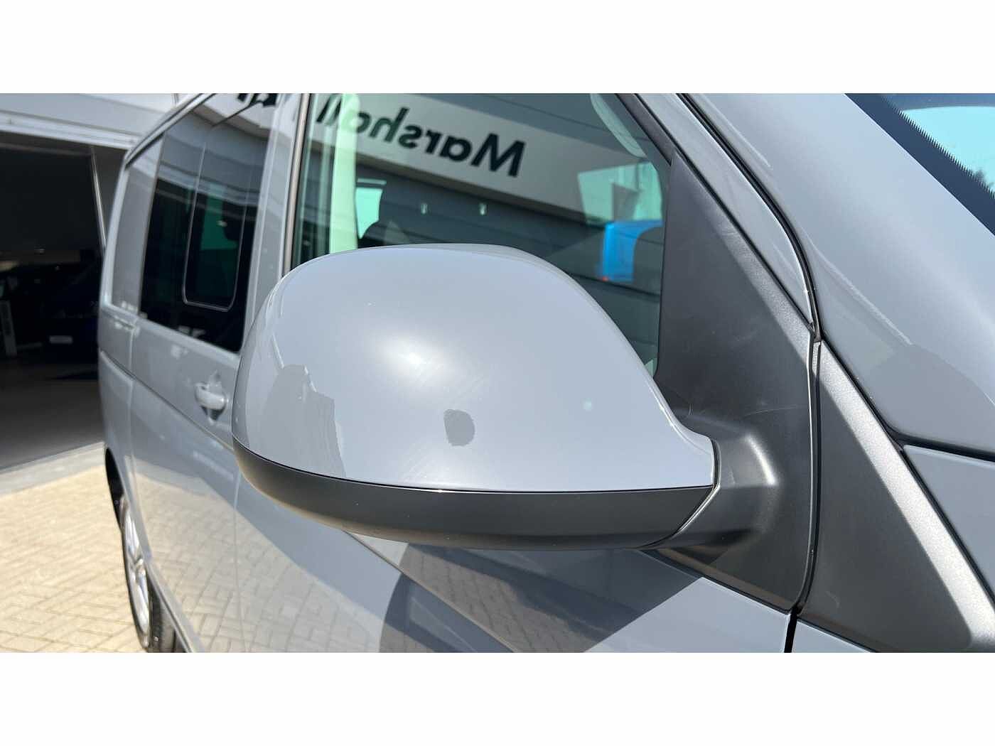 Volkswagen Transporter T32 Swb Diese 2.0 BiTDI 204 Highline Kombi Van DSG