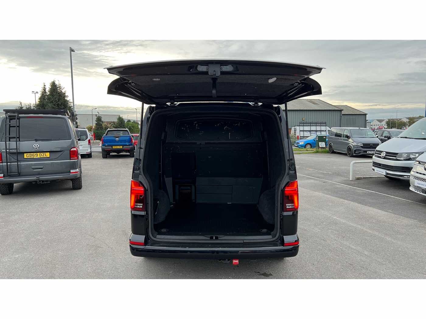 Volkswagen Transporter Volkswagen T32 Swb Diese 2.0 TDI 150 Highline Kombi Van DSG