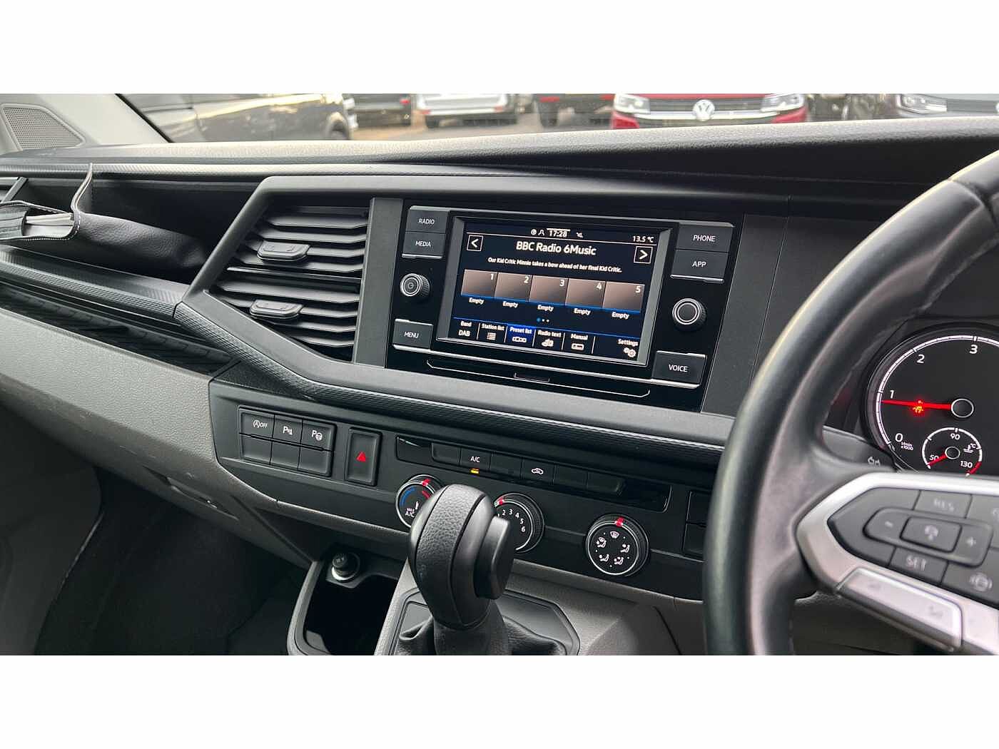 Volkswagen Transporter Volkswagen T32 Swb Diese 2.0 TDI 150 Highline Kombi Van DSG