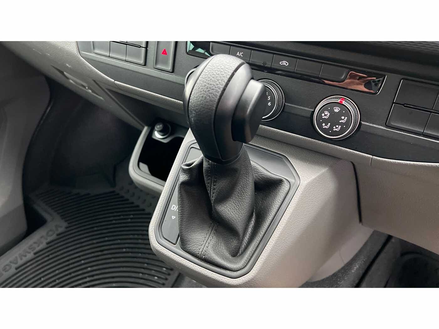 Volkswagen Transporter Volkswagen T32 Swb Diese 2.0 TDI 150 Highline Kombi Van DSG