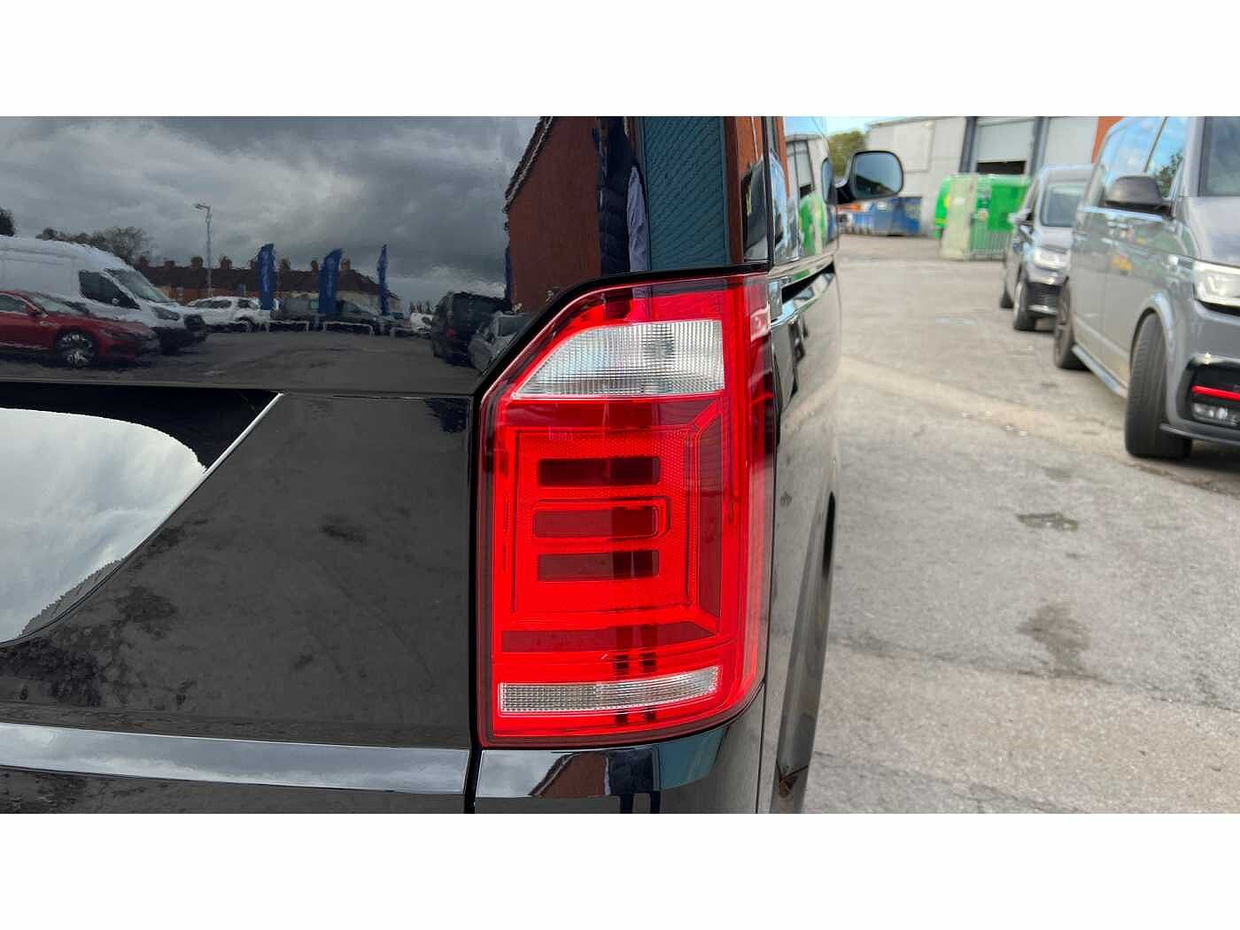 Volkswagen Caravelle Executive SWB 150 PS 2.0 TDI BMT 7sp DSG