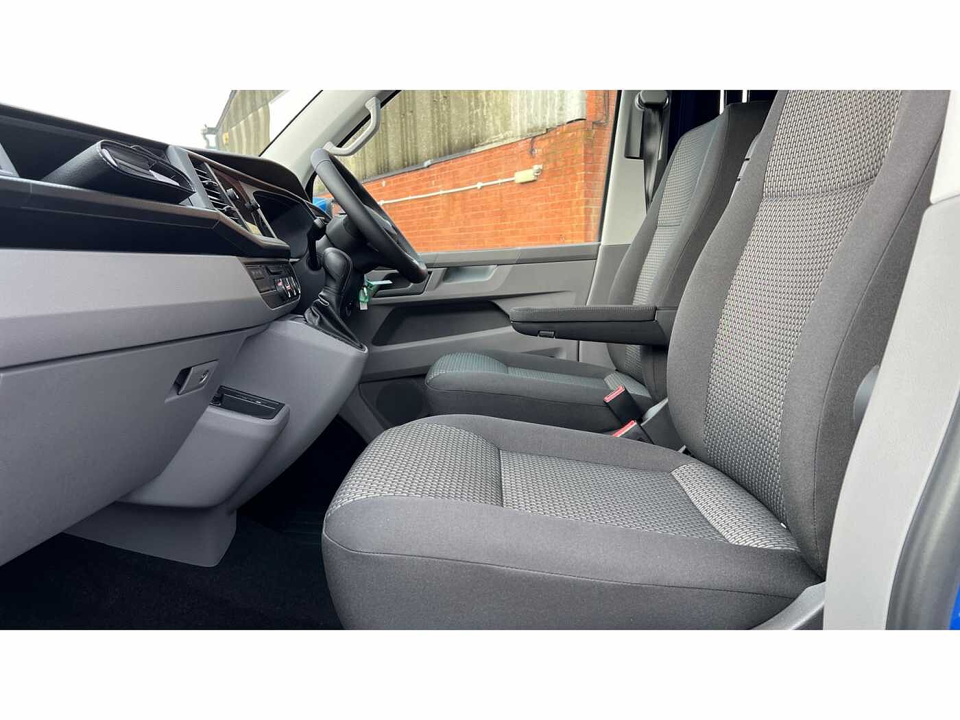 Volkswagen Transporter T30 Panel van Highline LWB 150 PS 2.0 TDI 7sp DSG