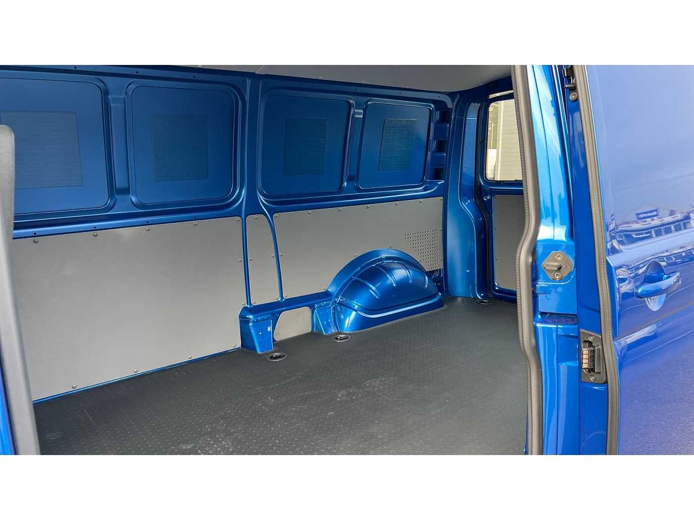 Volkswagen Transporter T30 Panel van Highline LWB 150 PS 2.0 TDI 7sp DSG
