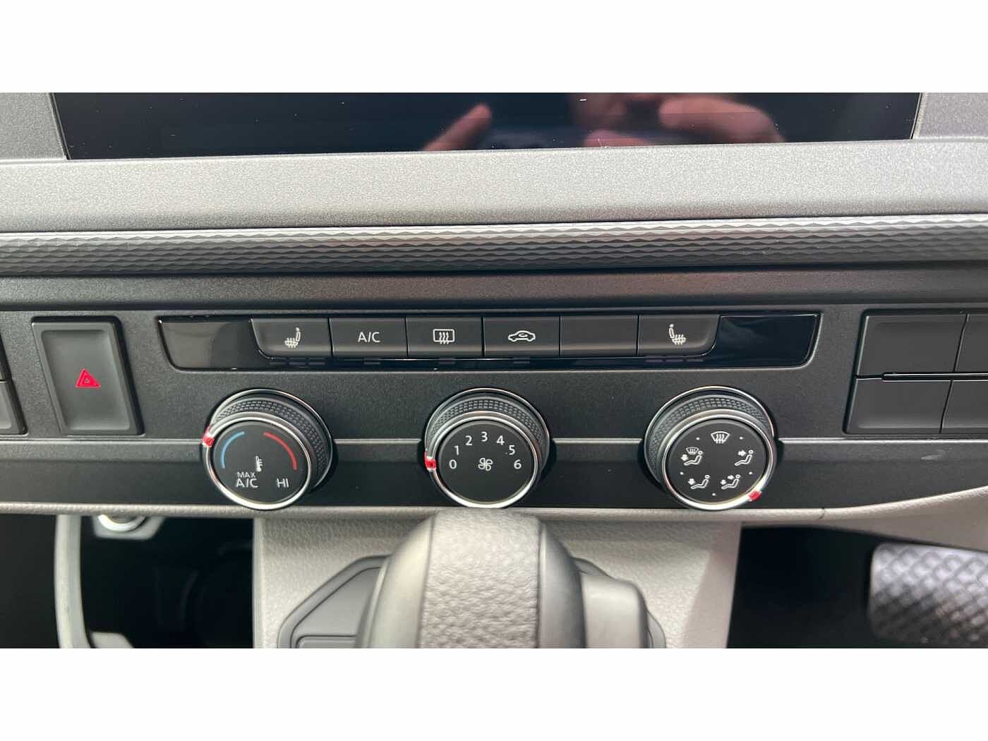 Volkswagen Transporter T30 Panel van Highline LWB 150 PS 2.0 TDI 7sp DSG