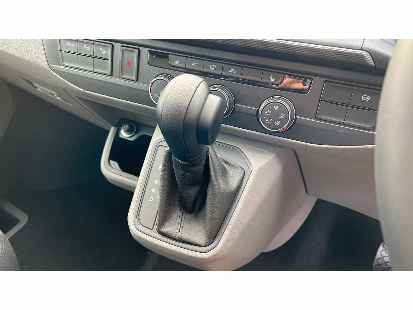 Volkswagen Transporter T30 Panel van Highline LWB 150 PS 2.0 TDI 7sp DSG