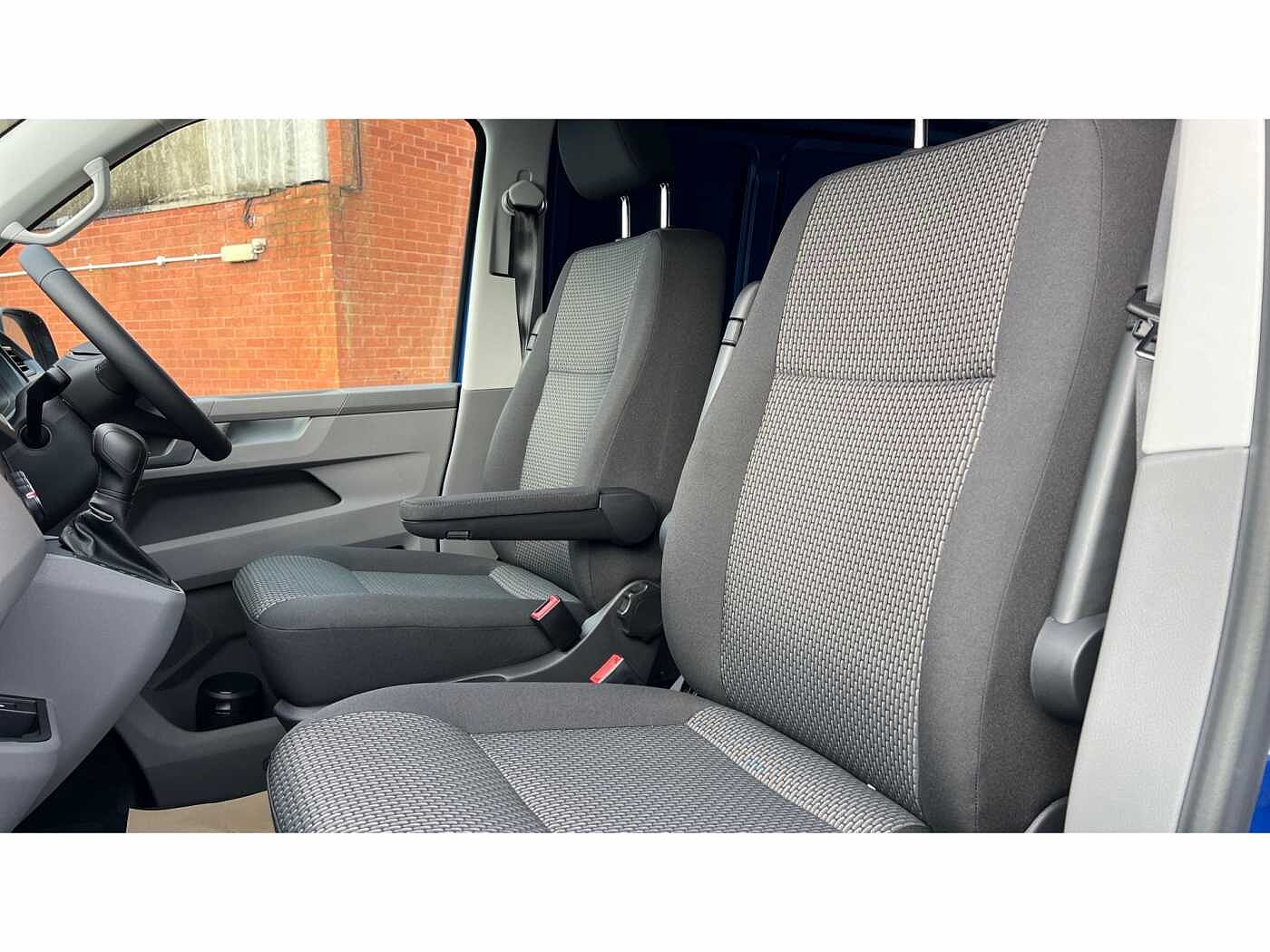 Volkswagen Transporter T30 Panel van Highline LWB 150 PS 2.0 TDI 7sp DSG