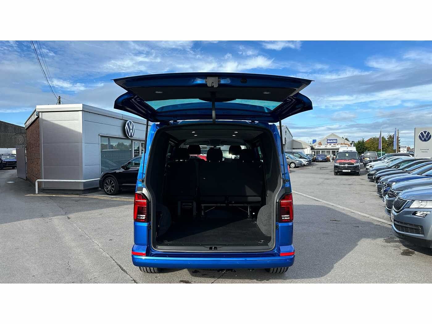 Volkswagen Transporter T32 Kombi Highline SWB 204 PS 2.0 TDI 7sp DSG