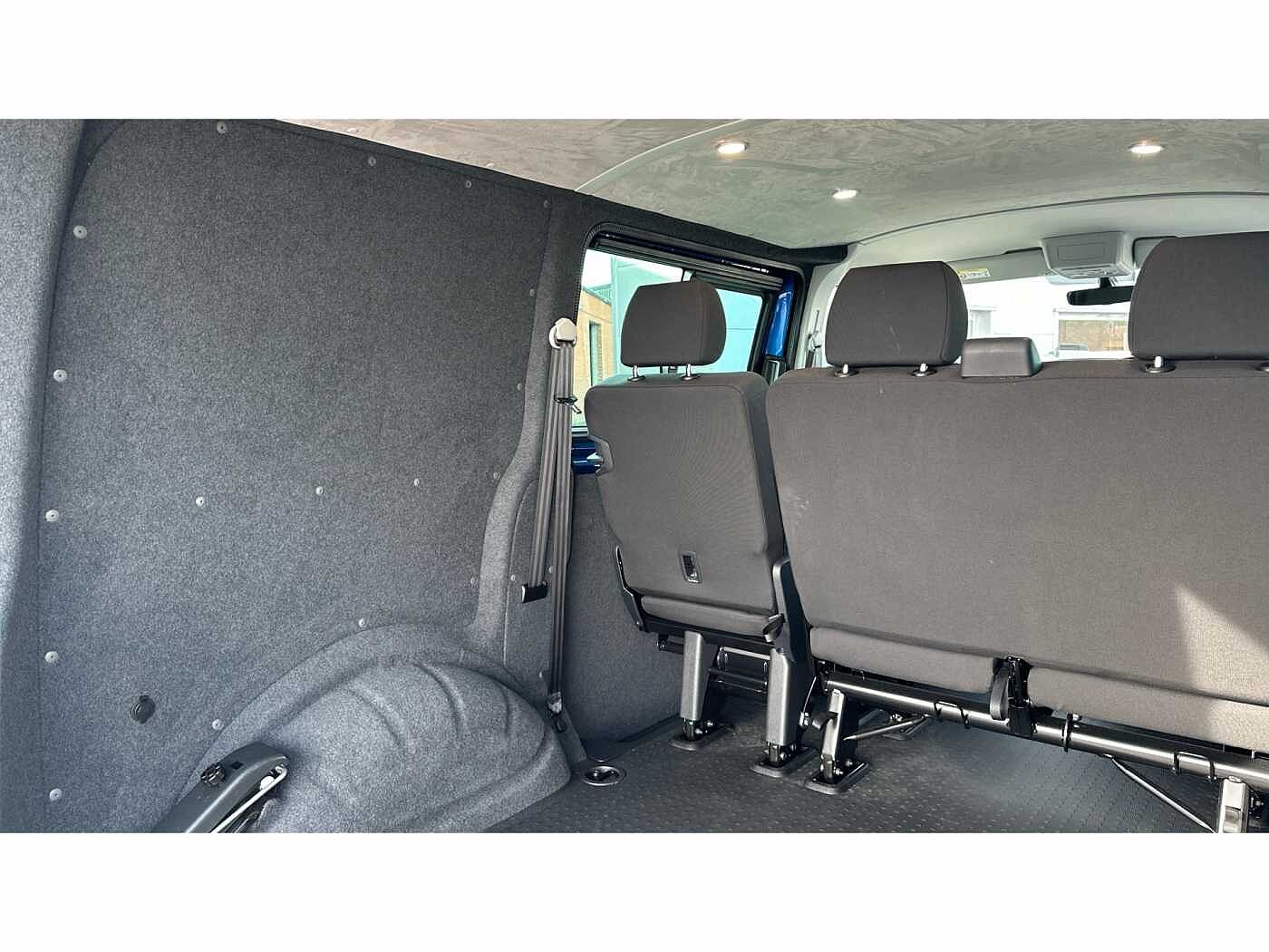Volkswagen Transporter T32 Kombi Highline SWB 204 PS 2.0 TDI 7sp DSG