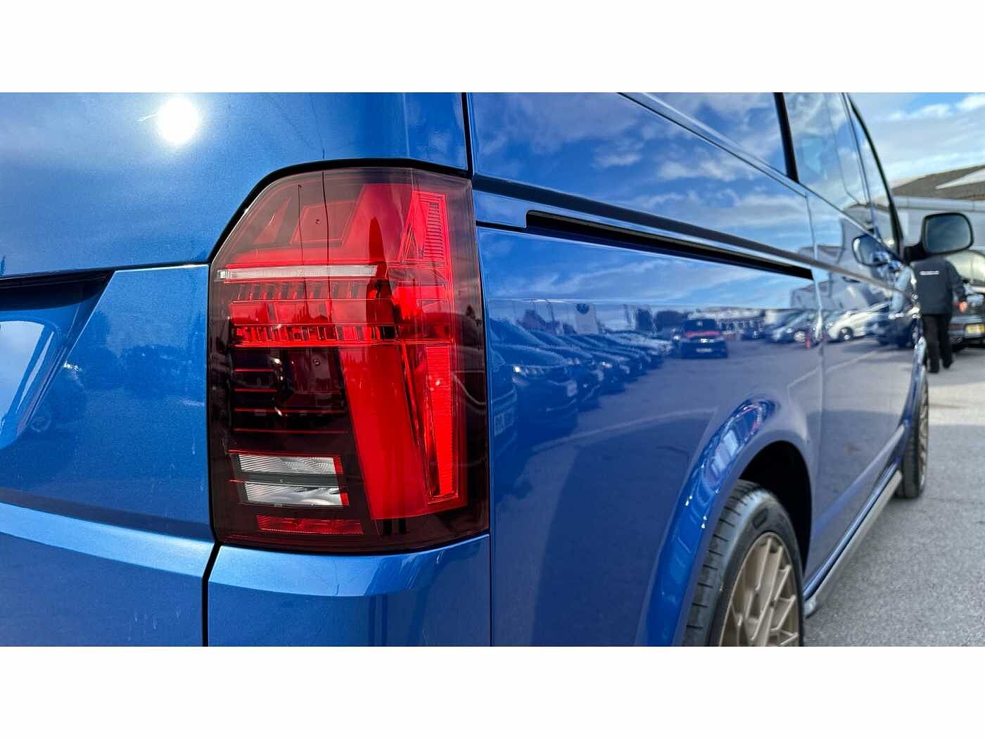 Volkswagen Transporter T32 Kombi Highline SWB 204 PS 2.0 TDI 7sp DSG