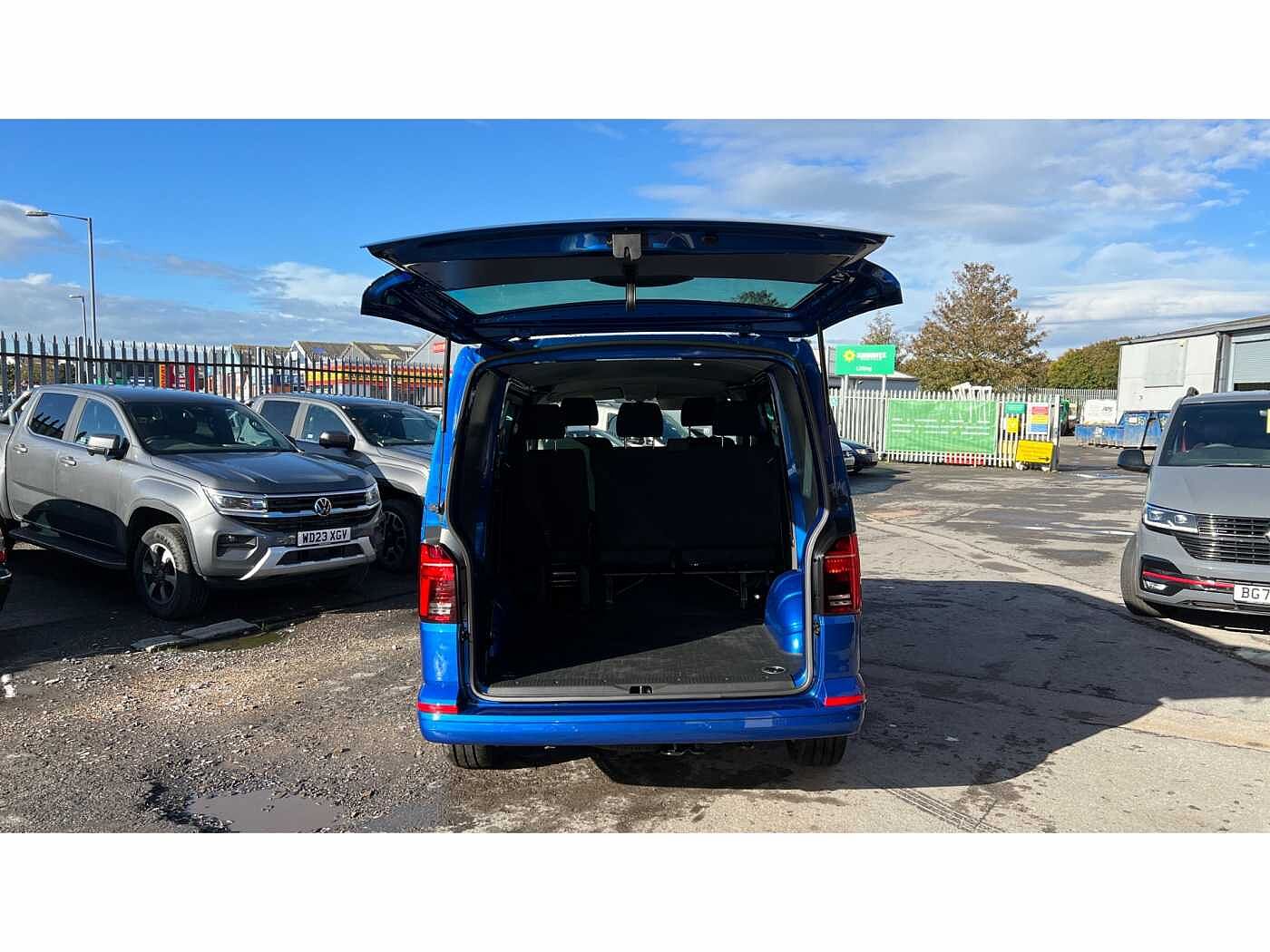 Volkswagen Transporter T32 Kombi Highline SWB 204 PS 2.0 TDI 7sp DSG