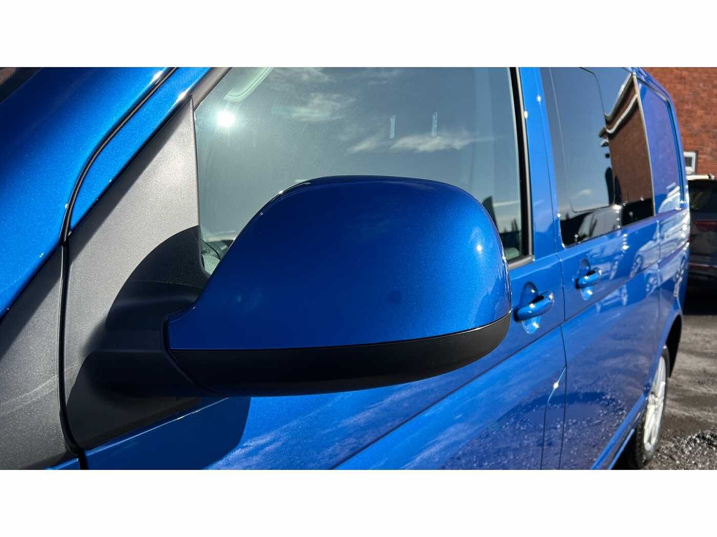 Volkswagen Transporter T32 Kombi Highline SWB 204 PS 2.0 TDI 7sp DSG