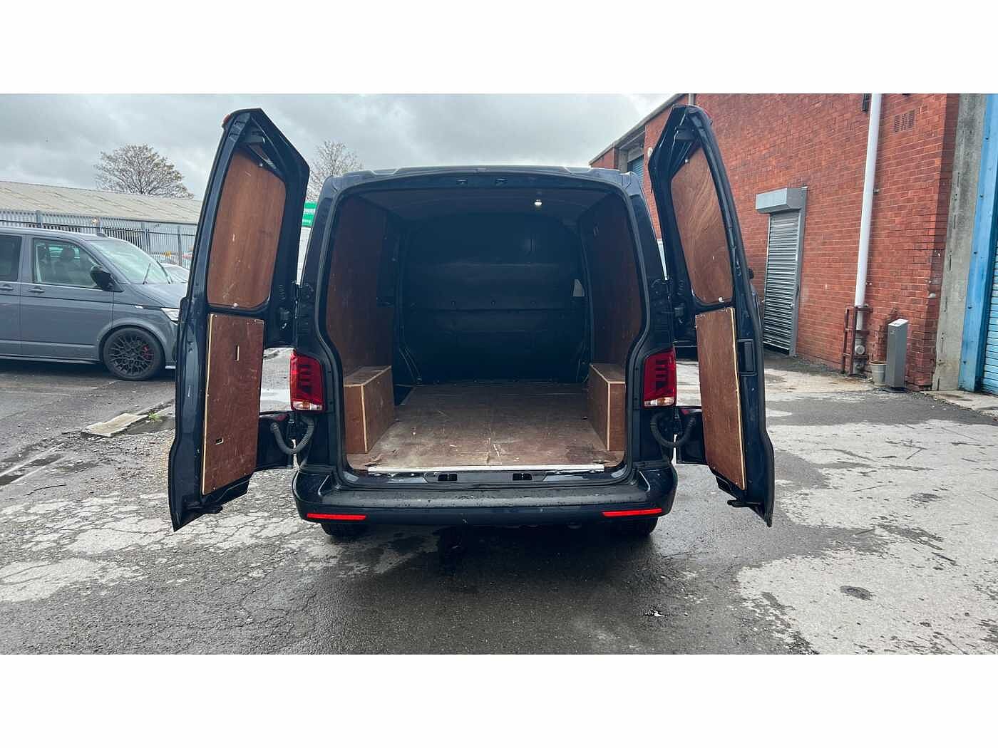 Volkswagen Transporter T30 Panel van Highline LWB 110 PS 2.0 TDI 5sp Manual