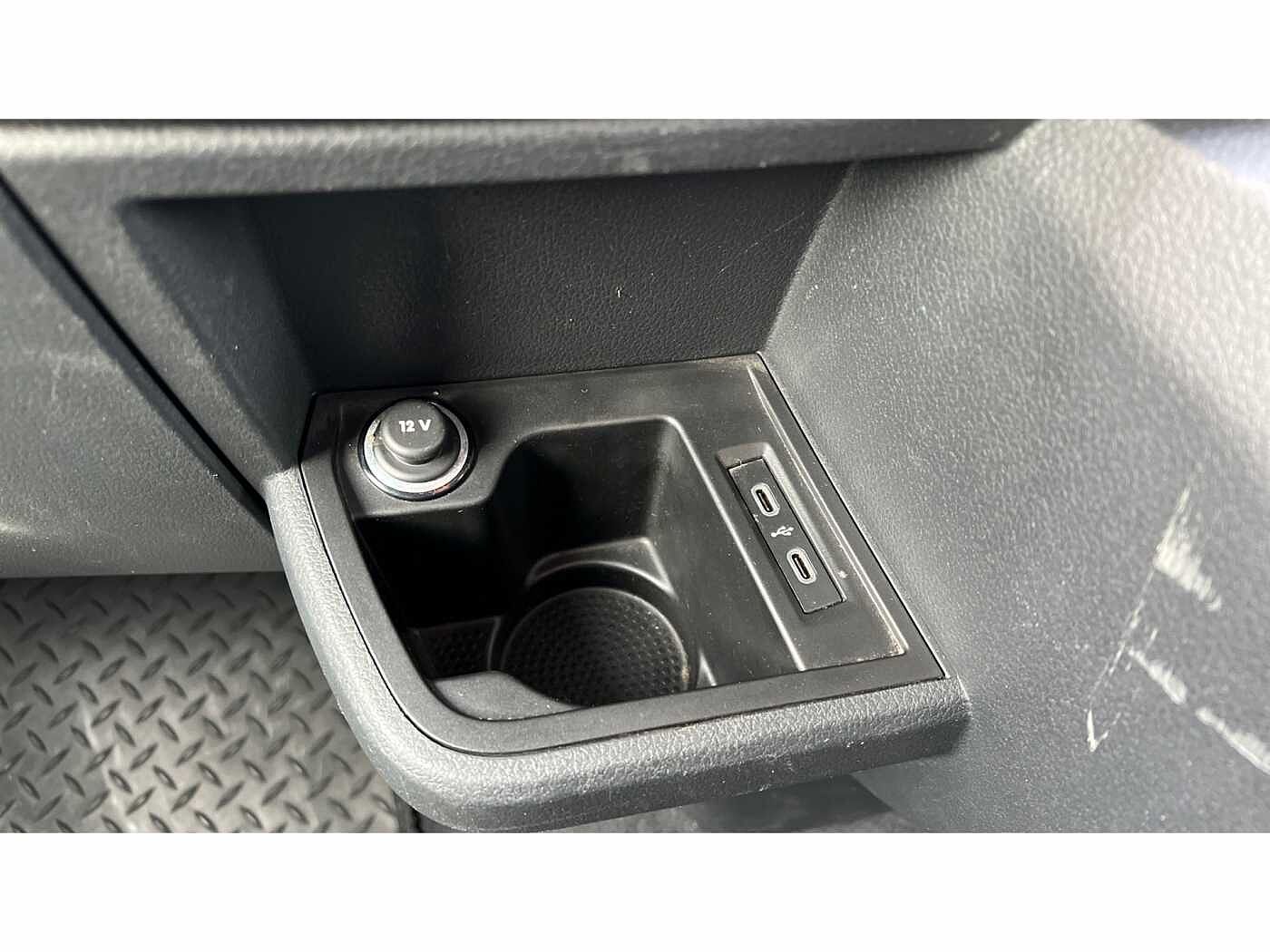 Volkswagen Caravelle SE LWB 150 PS 2.0 TDI 7sp DSG