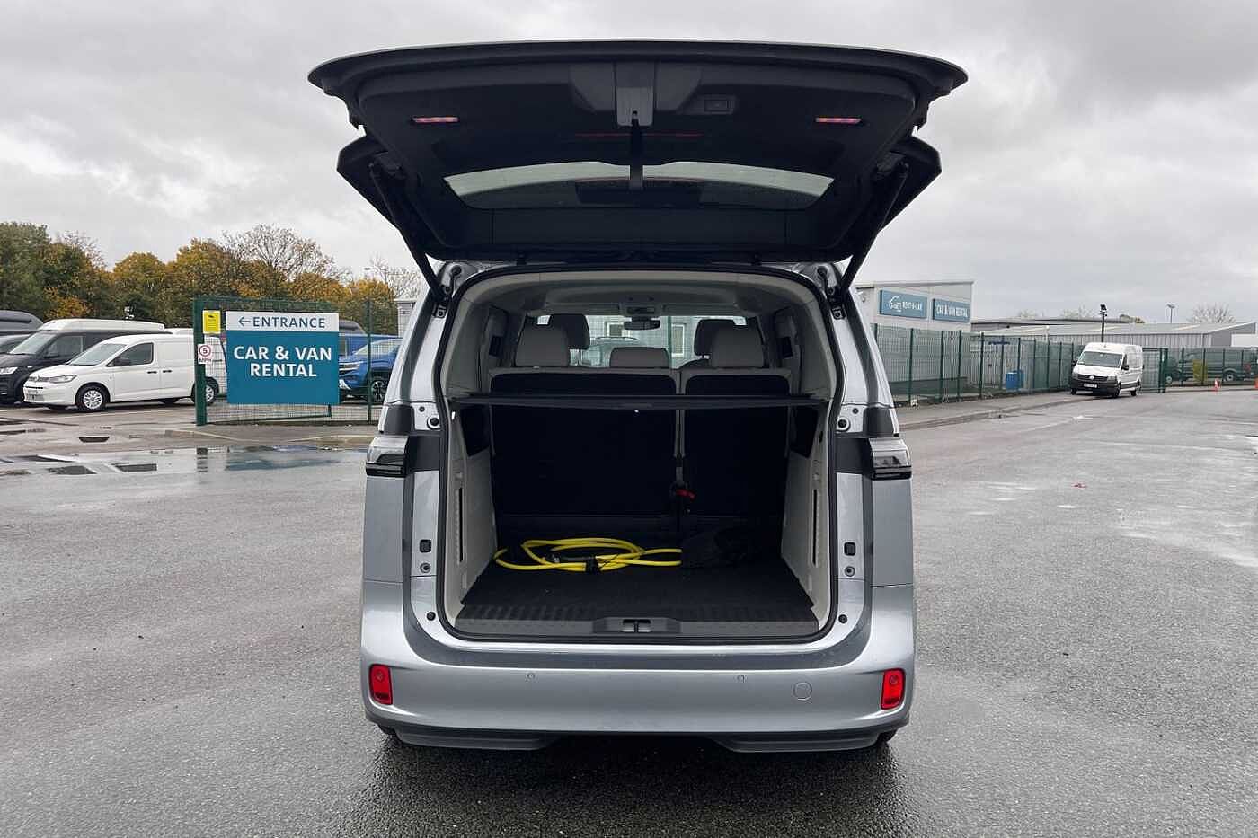 Volkswagen Id.buzz Estate ID. Buzz Life SWB 204 PS 77 kWh Pro Electric 1 Speed Automatic