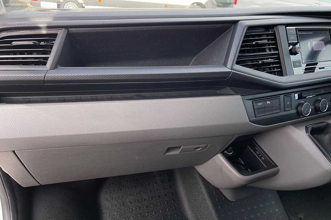 Volkswagen Transporter T28 Panel van Highline SWB 110 PS 2.0 TDI - Rear Camera