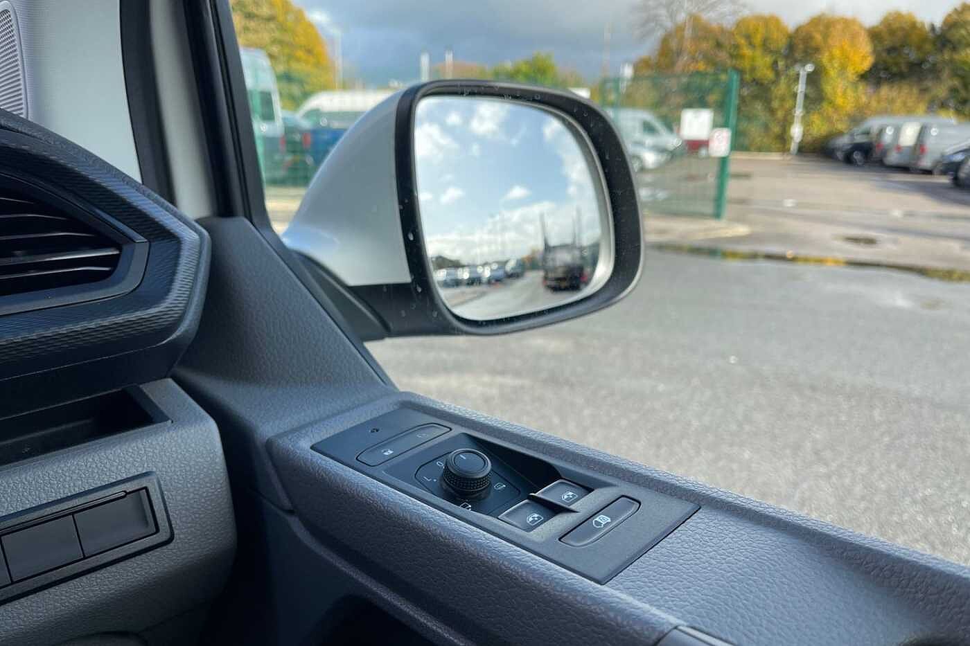 Volkswagen Transporter T28 Panel van Highline SWB 110 PS 2.0 TDI - Rear Camera