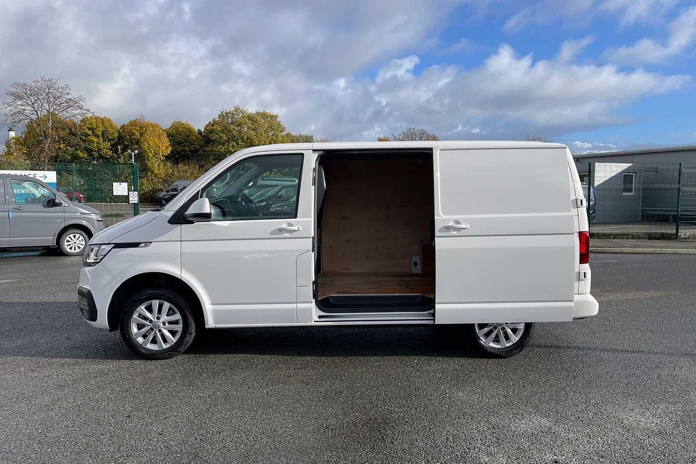 Volkswagen Transporter T28 Panel van Highline SWB 110 PS 2.0 TDI - Rear Camera