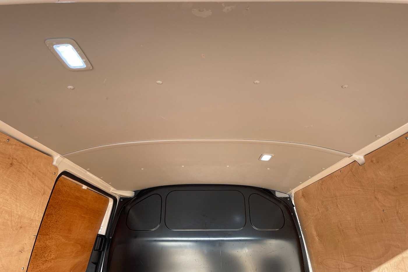 Volkswagen Transporter T28 Panel van Highline SWB 110 PS 2.0 TDI - Rear Camera