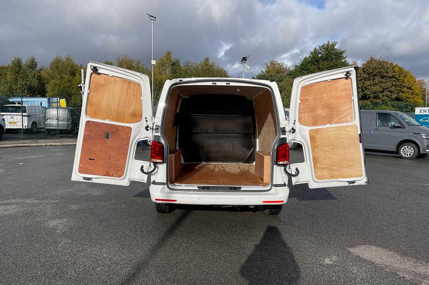 Volkswagen Transporter T28 Panel van Highline SWB 110 PS 2.0 TDI - Rear Camera