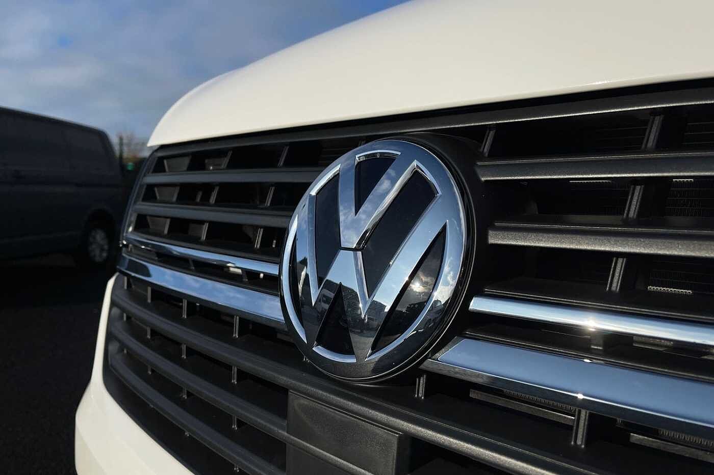 Volkswagen Transporter T28 Panel van Highline SWB 150 DSG PS 2.0 TDI 7sp - LED's & Rear Camera