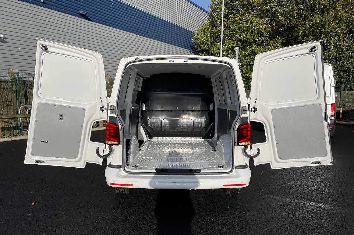 Volkswagen Transporter T28 Panel van Highline SWB 150 DSG PS 2.0 TDI 7sp - LED's & Rear Camera