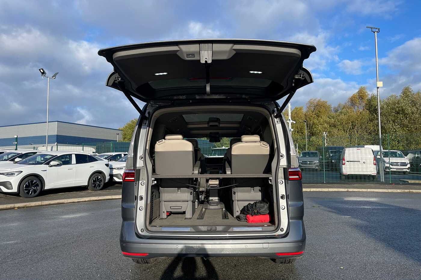 Volkswagen Multivan Multivan Style Long 218 PS 1.4 eHybrid 6-Speed DSG