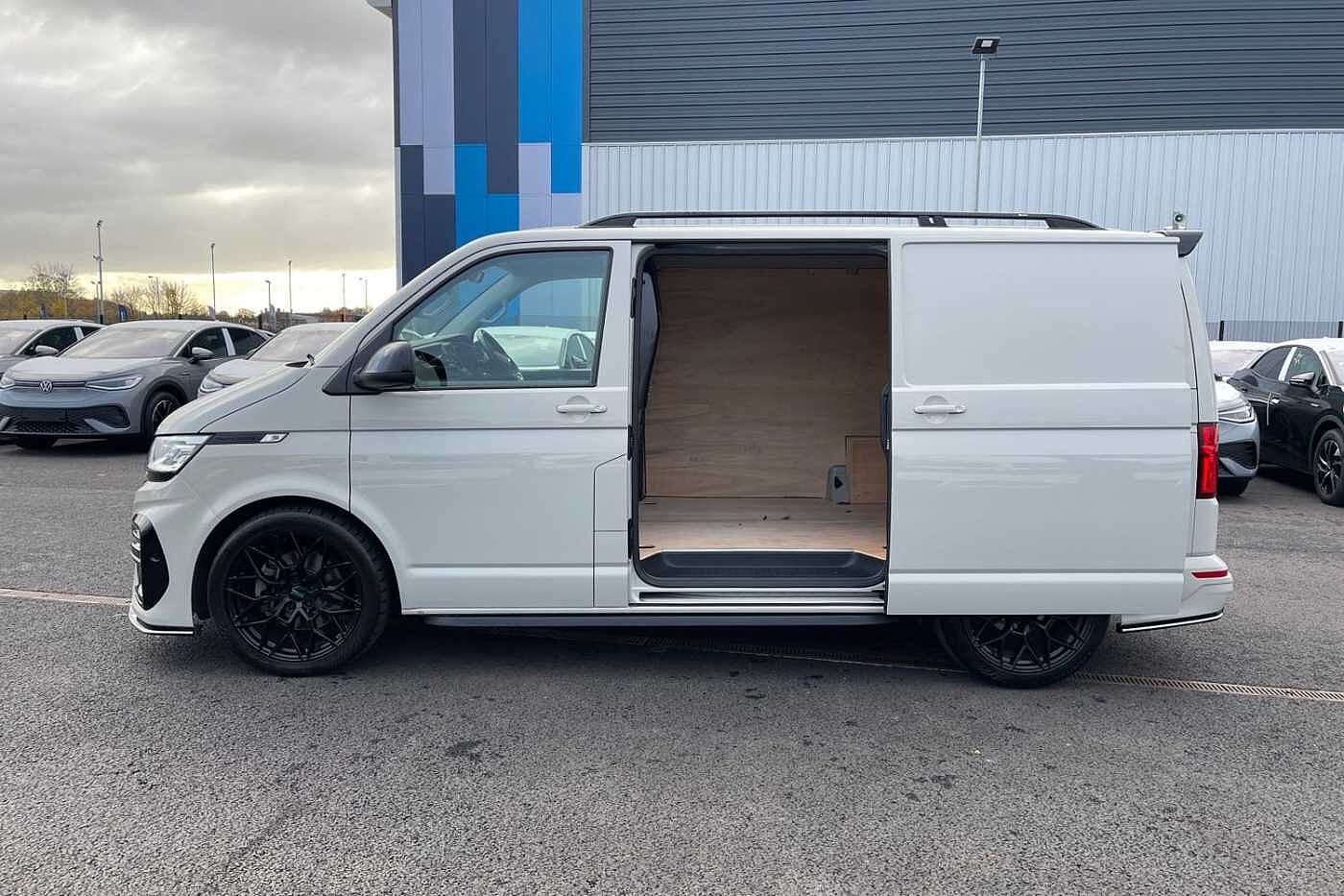 Volkswagen Transporter T30 Panel van Highline SWB 204 PS DSG - Leighton Bodykit