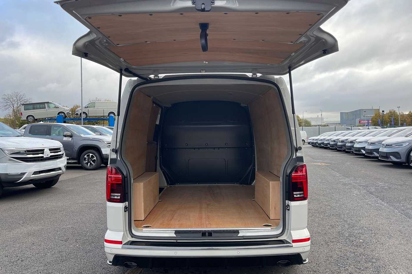 Volkswagen Transporter T30 Panel van Highline SWB 204 PS DSG - Leighton Bodykit