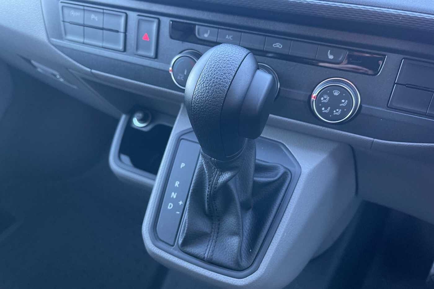 Volkswagen Transporter T32 Highline SWB 150PS DSG 4 Motion - LED's/Nav