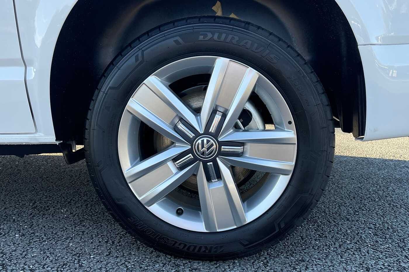 Volkswagen Transporter T32 Highline SWB 150PS DSG 4 Motion - LED's/Nav