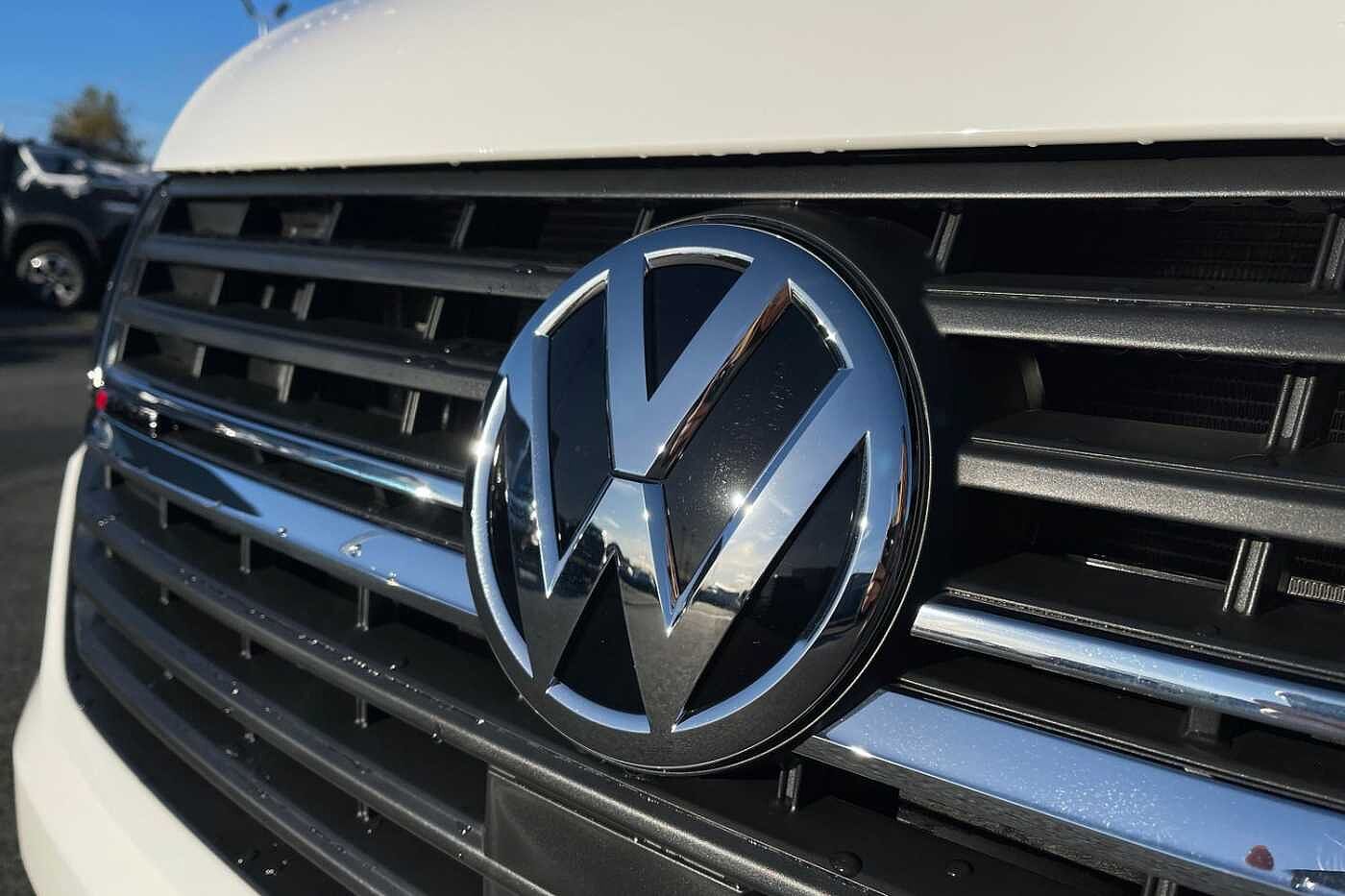 Volkswagen Transporter T32 Highline SWB 150PS DSG 4 Motion - LED's/Nav