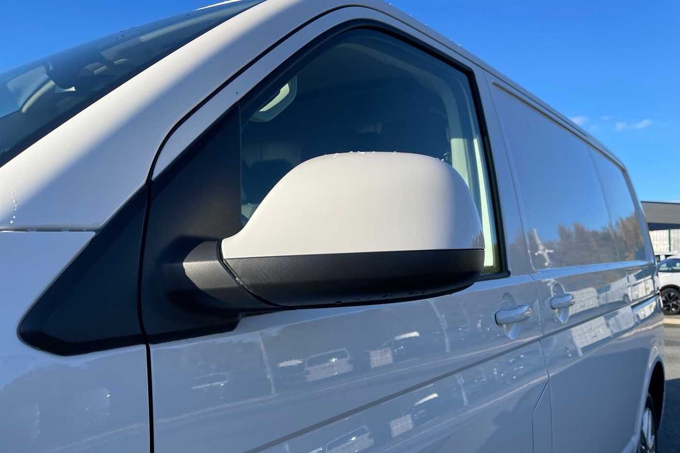 Volkswagen Transporter T32 Highline SWB 150PS DSG 4 Motion - LED's/Nav