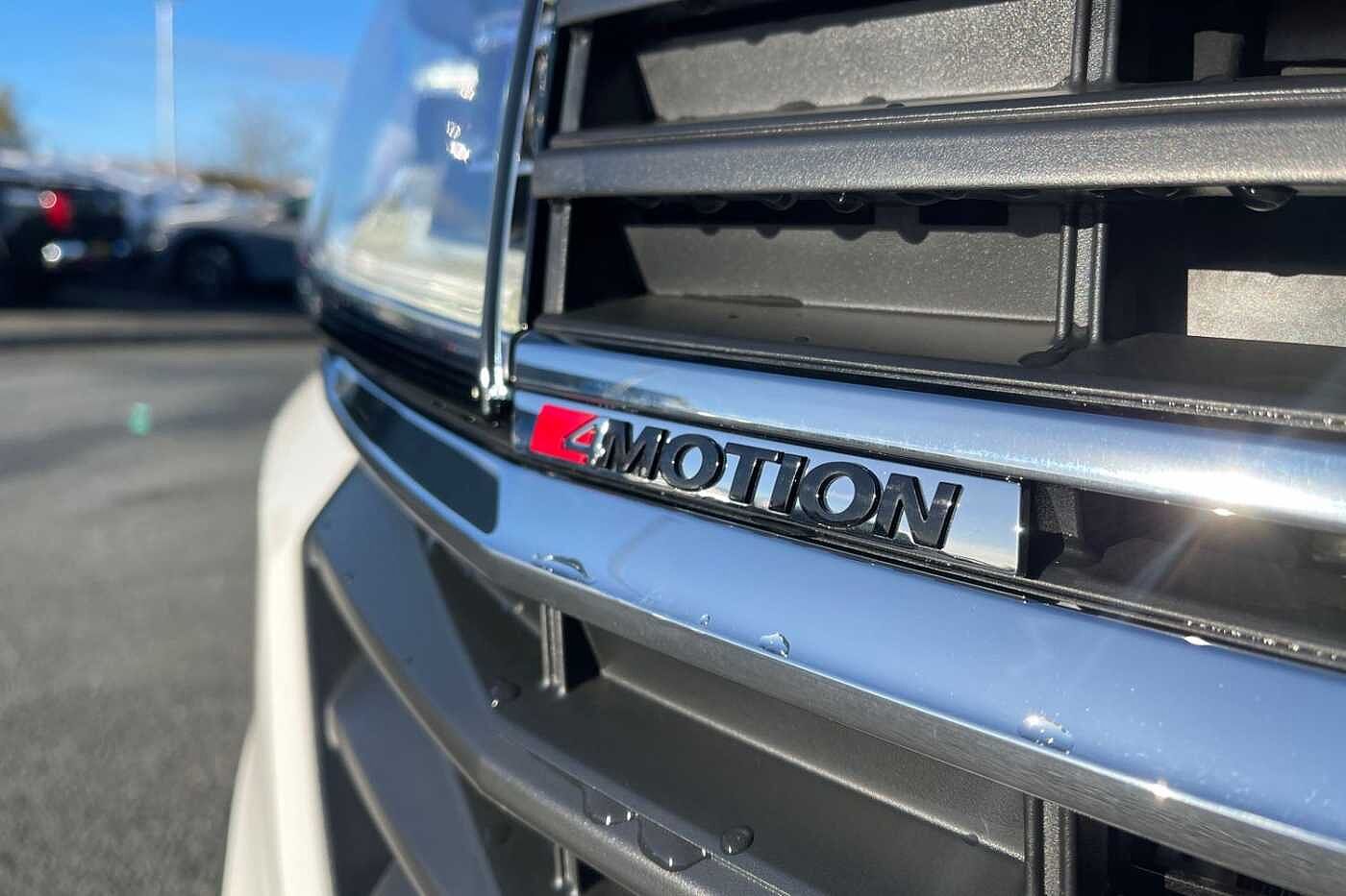 Volkswagen Transporter T32 Highline SWB 150PS DSG 4 Motion - LED's/Nav