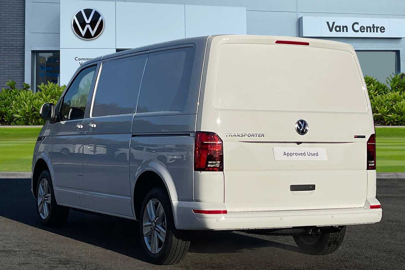Volkswagen Transporter T32 Highline SWB 150PS DSG 4 Motion - LED's/Nav