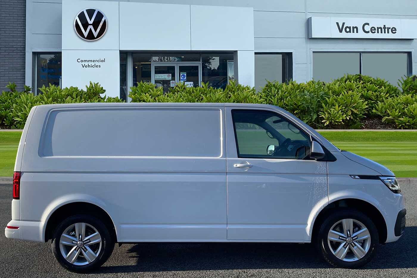 Volkswagen Transporter T32 Highline SWB 150PS DSG 4 Motion - LED's/Nav