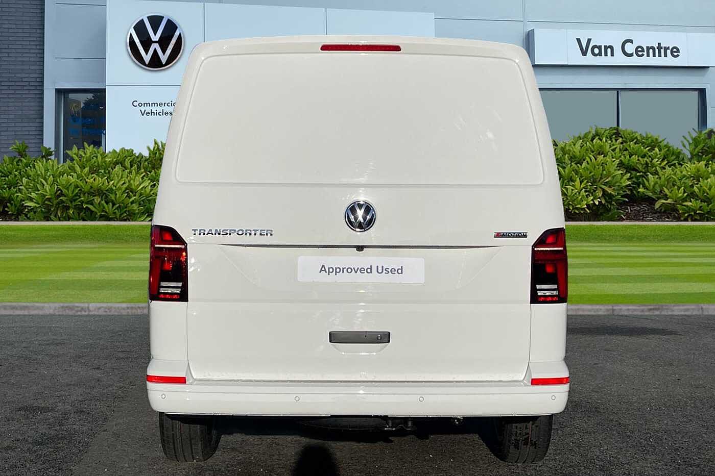 Volkswagen Transporter T32 Highline SWB 150PS DSG 4 Motion - LED's/Nav