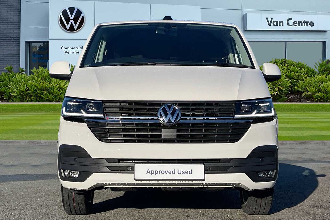Volkswagen Transporter T32 Highline SWB 150PS DSG 4 Motion - LED's/Nav