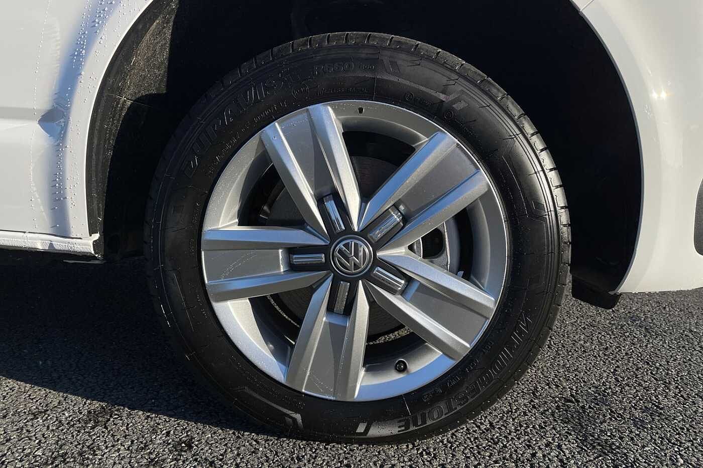 Volkswagen Transporter T32 Highline SWB 150PS DSG 4 Motion - LED's/Nav
