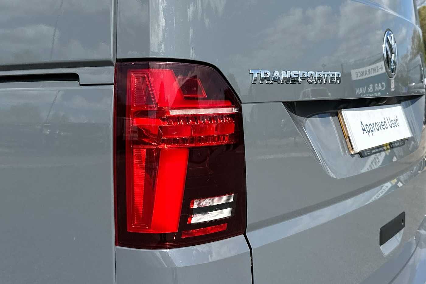 Volkswagen Transporter T32 Highline SWB 150PS DSG 4 Motion - LED's/Nav