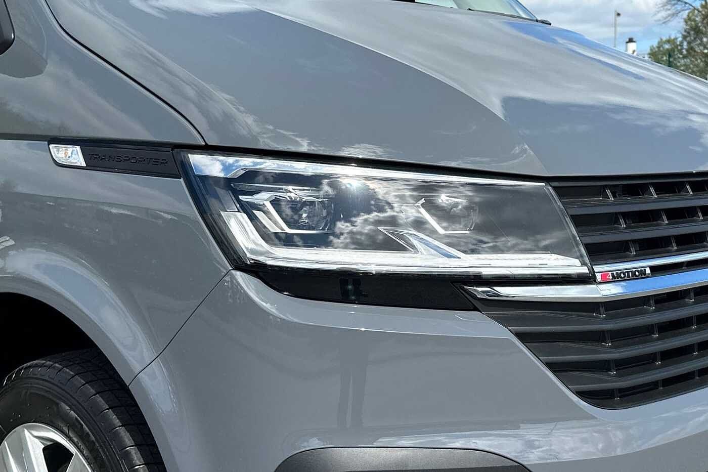 Volkswagen Transporter T32 Highline SWB 150PS DSG 4 Motion - LED's/Nav