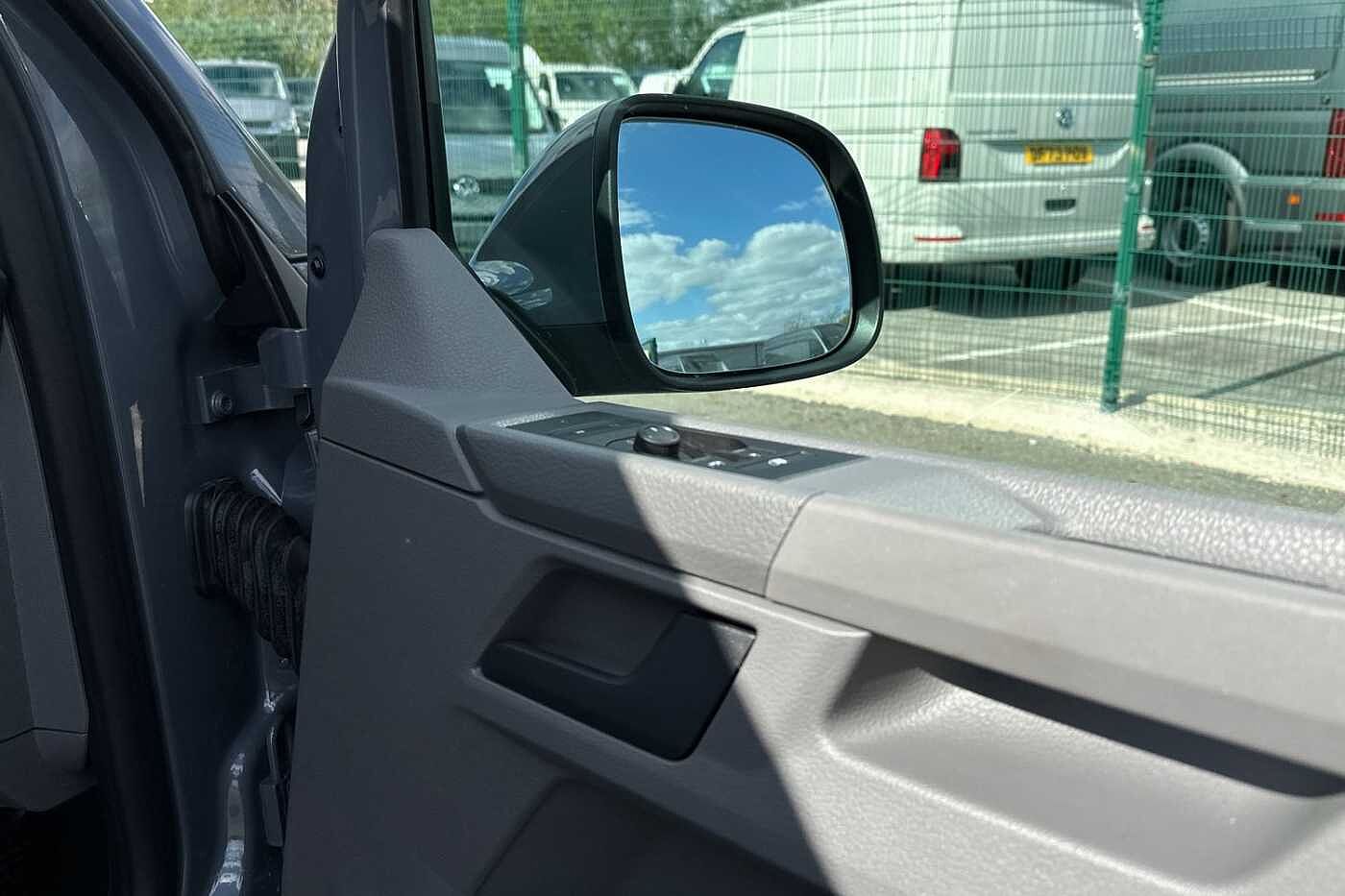Volkswagen Transporter T32 Highline SWB 150PS DSG 4 Motion - LED's/Nav