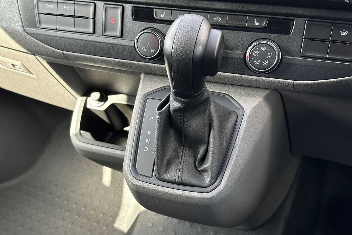 Volkswagen Transporter T32 Highline SWB 150PS DSG 4 Motion - LED's/Nav