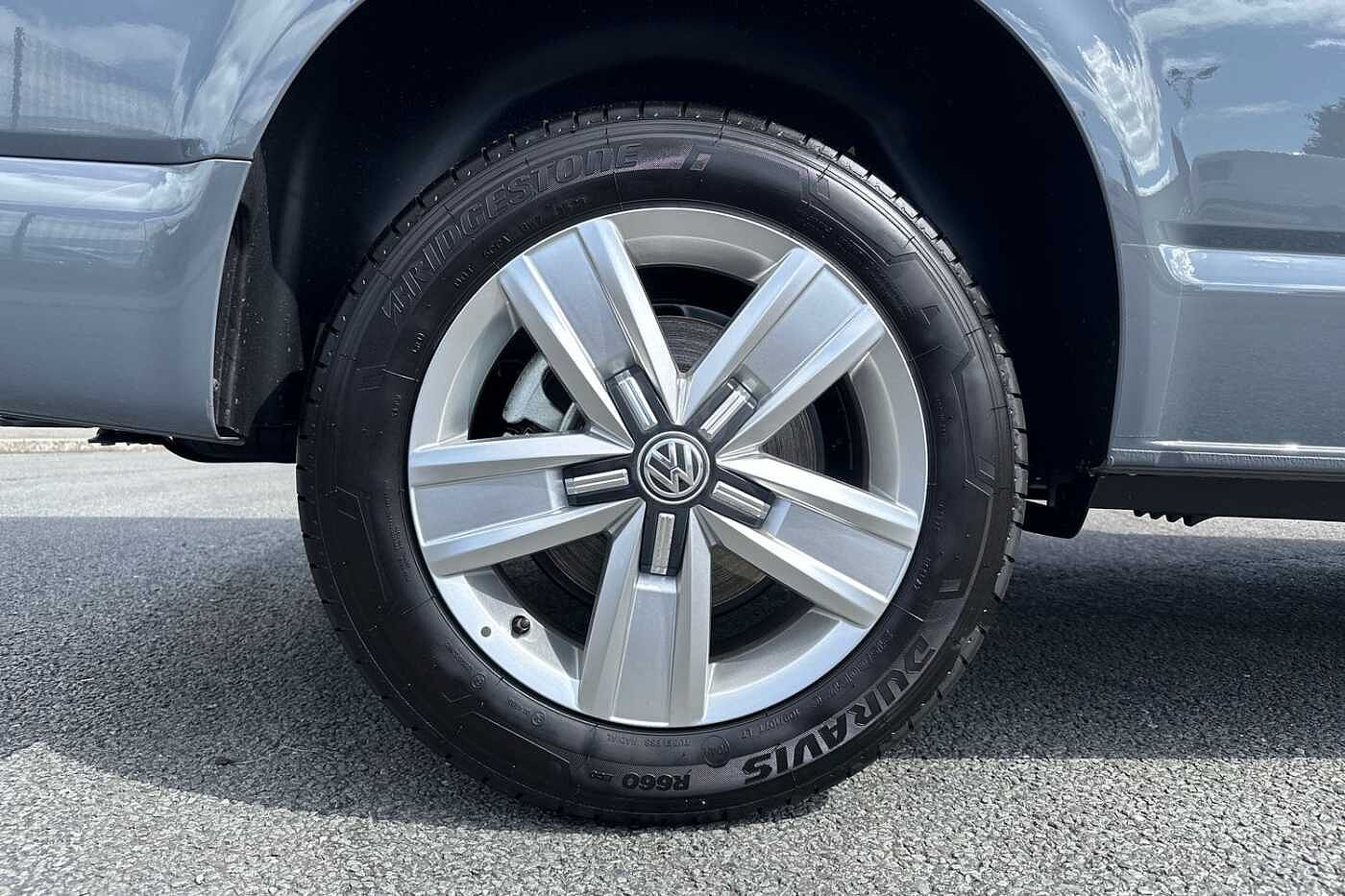 Volkswagen Transporter T32 Highline SWB 150PS DSG 4 Motion - LED's/Nav