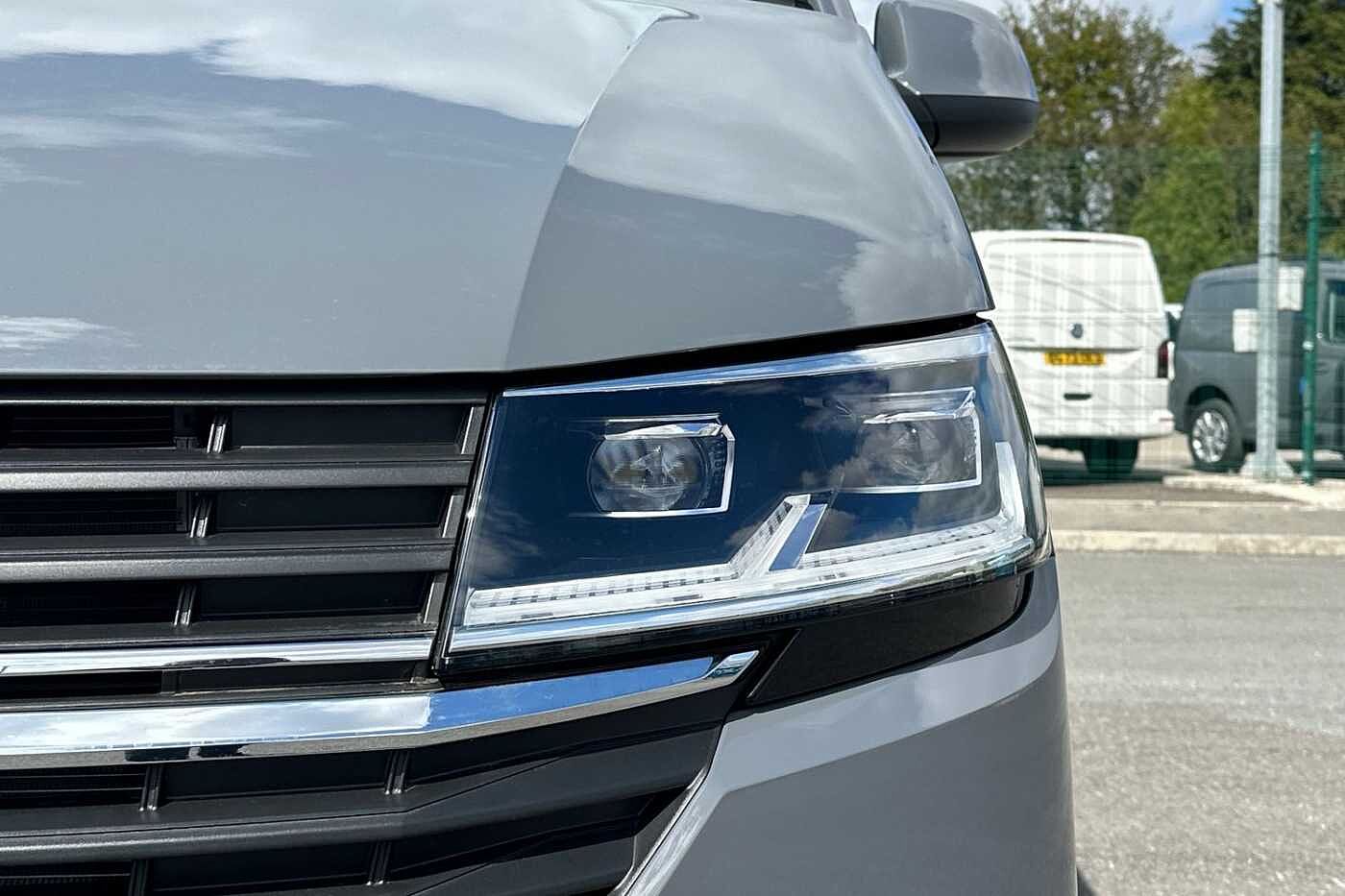 Volkswagen Transporter T32 Highline SWB 150PS DSG 4 Motion - LED's/Nav