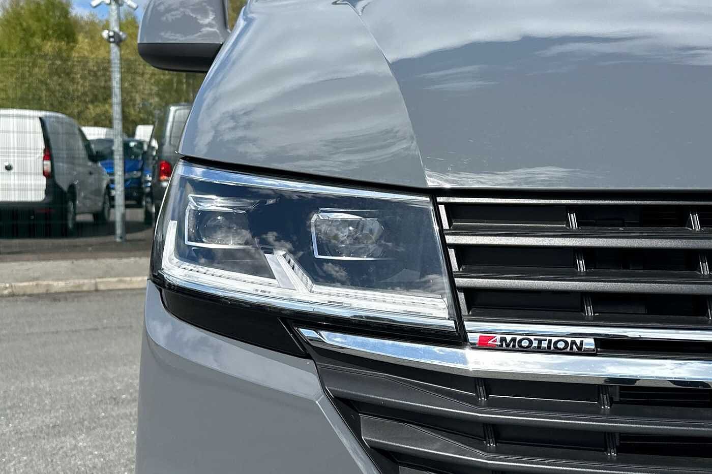 Volkswagen Transporter T32 Highline SWB 150PS DSG 4 Motion - LED's/Nav