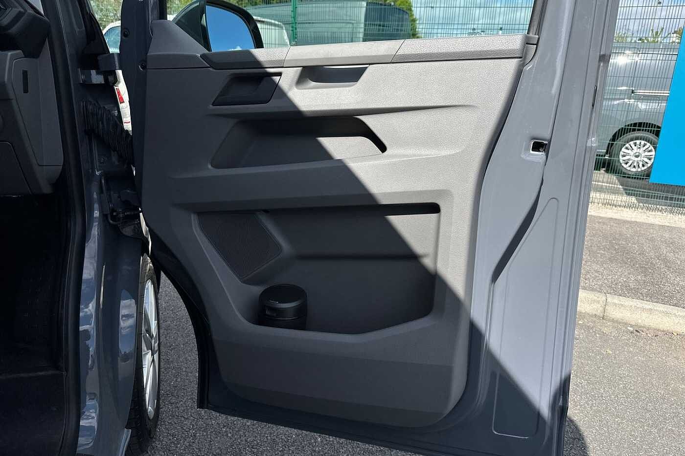 Volkswagen Transporter T32 Highline SWB 150PS DSG 4 Motion - LED's/Nav